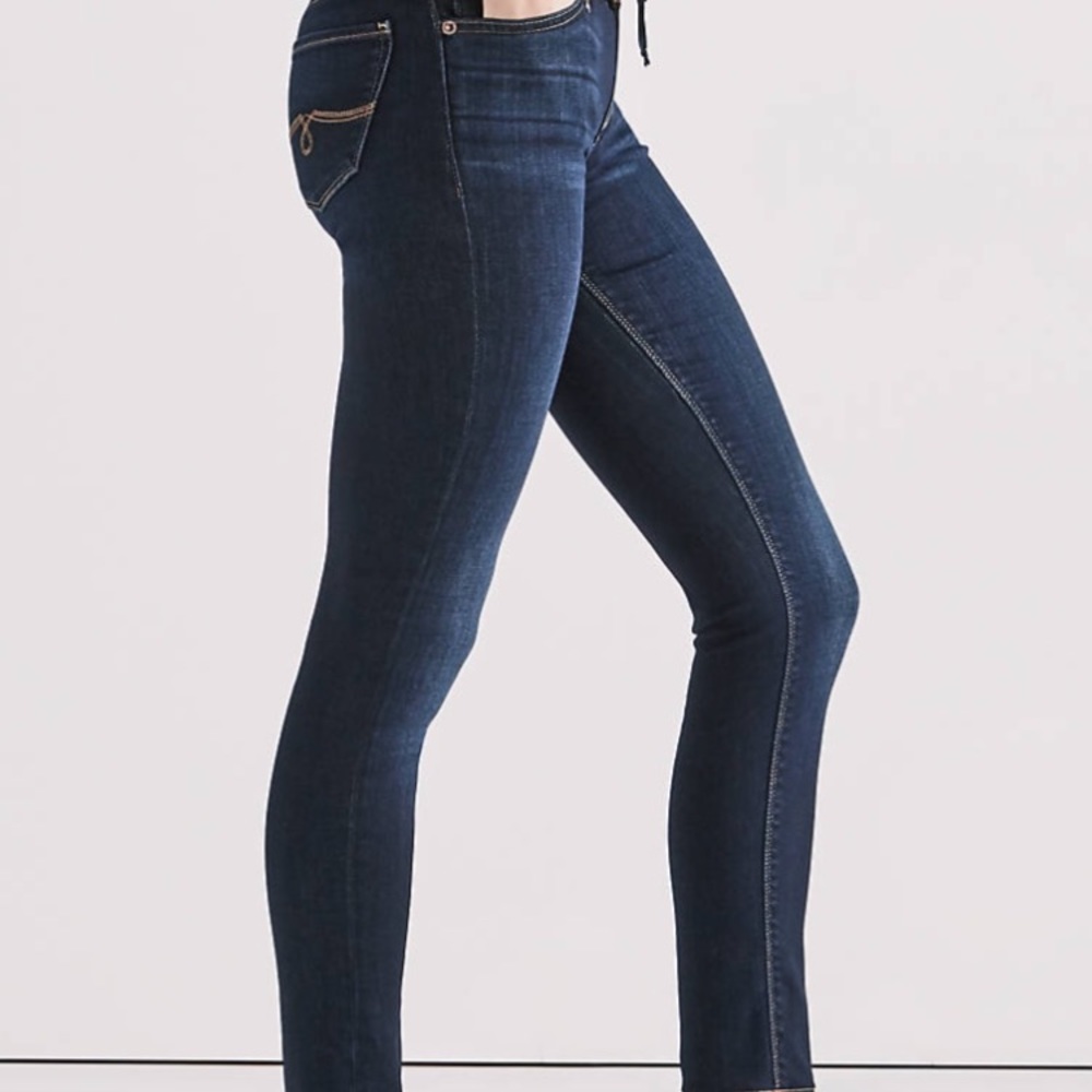Lucky Brand Lolita Skinnies NWOT size 6 28/r